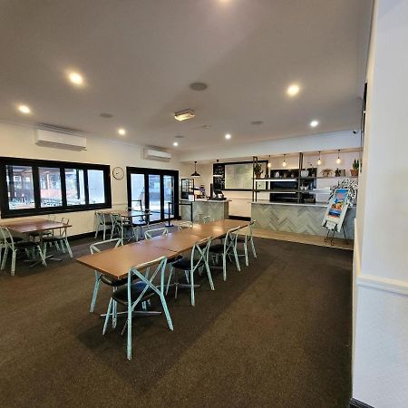 Palm And Pawn Motor Inn Уогга-Уогга Экстерьер фото