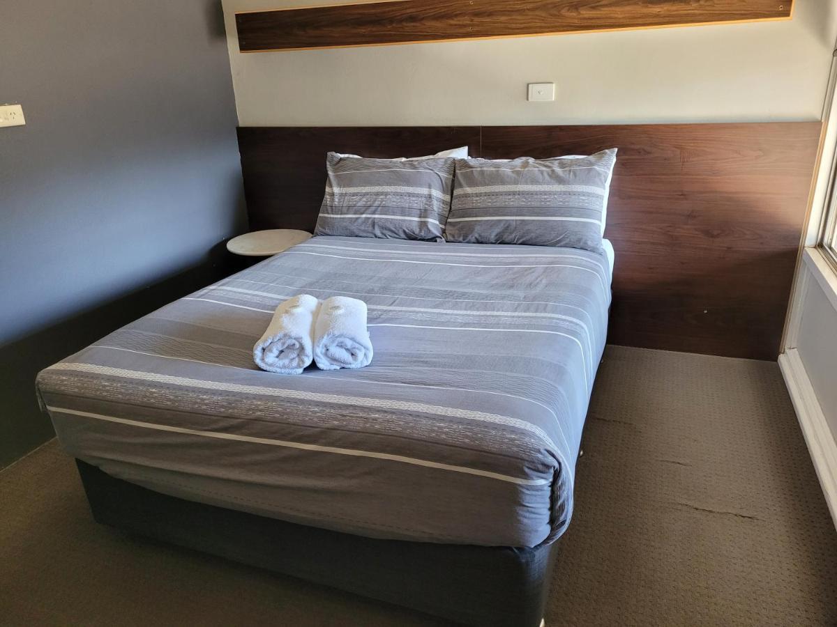 Palm And Pawn Motor Inn Уогга-Уогга Экстерьер фото