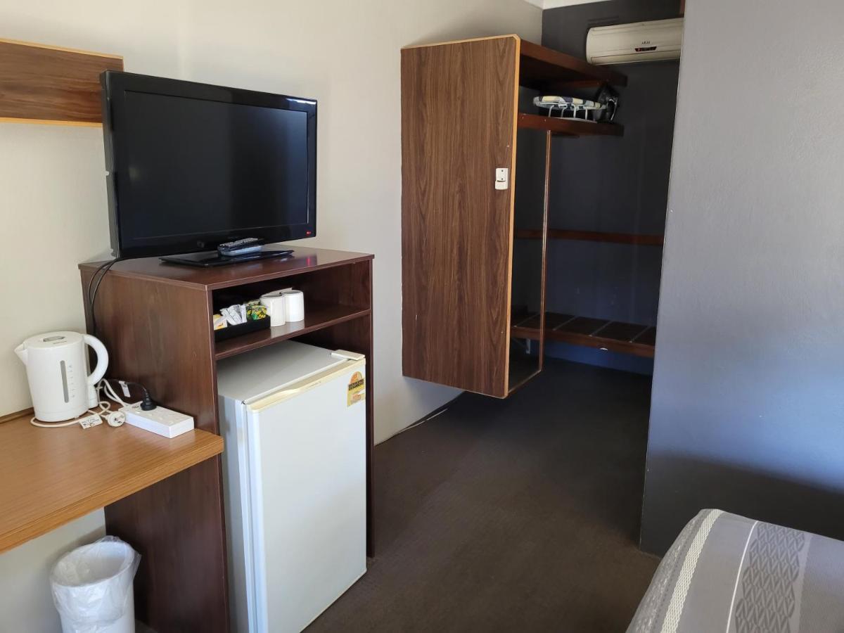 Palm And Pawn Motor Inn Уогга-Уогга Экстерьер фото